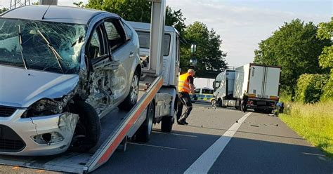 Stau Nach Unfall Mit Lkw Auf Der B Bei Kerken