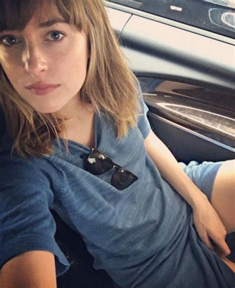 ¿qué Está Haciendo Mi Mano La Sugestiva Foto De Dakota Johnson