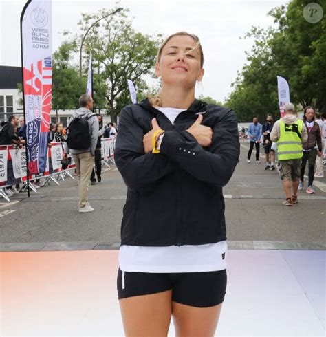 Laure Boulleau Poursuit Ses Vacances De R Ve Rayonnante En Bikini Avec Un D Tail Qui S Duit