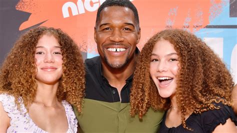 'Girl Dad' Michael Strahan Celebrates Twin Daughter's Graduation From ...