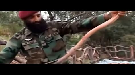 PAKISTANI SSG COMMANDOS EATING SNAKE AND DRINKING BLOOD OF CHICKEN