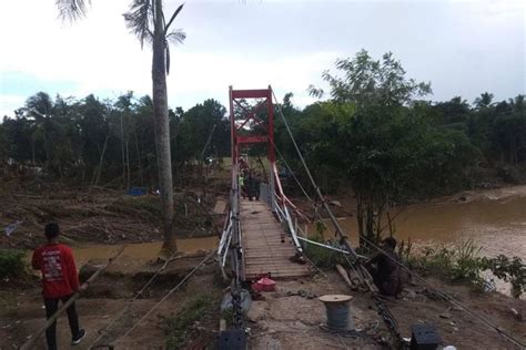 Relawan Dan Tni Bangun Jembatan Gantung Di Kampung Susukan Lebak