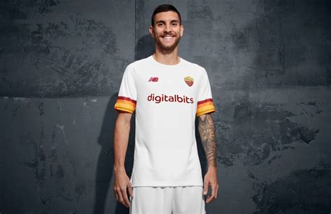 La Roma dévoile un nouveau maillot extérieur pour 2021 22 Football Italia