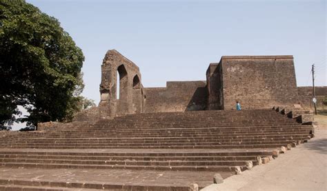 The Rewa Kund Group of Monuments, Mandu