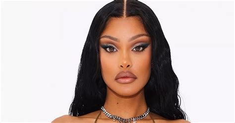Model Slips Into Minuscule Bikini But Shoppers Fear Swimming In It Daily Star