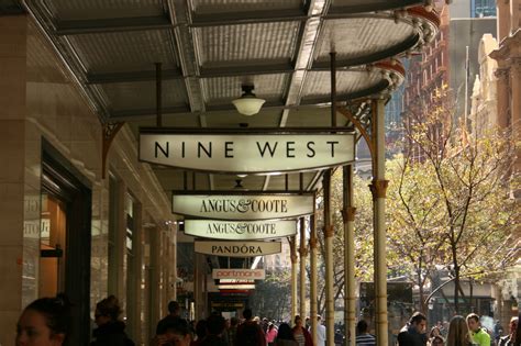 Pitt Street Mall - tour of sydney