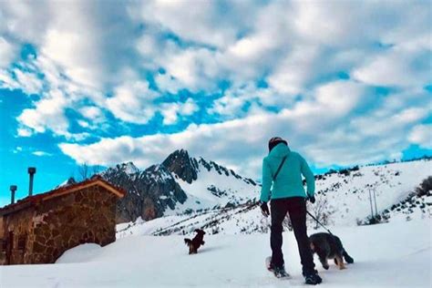 Paseo Con Raquetas De Nieve Por El Pico Torres Desde La Raya