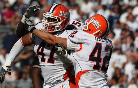 Report: Former Illinois, NFL player dies following arrest