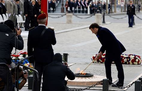 Macron préside la cérémonie du 11 novembre aux Champs Elysées