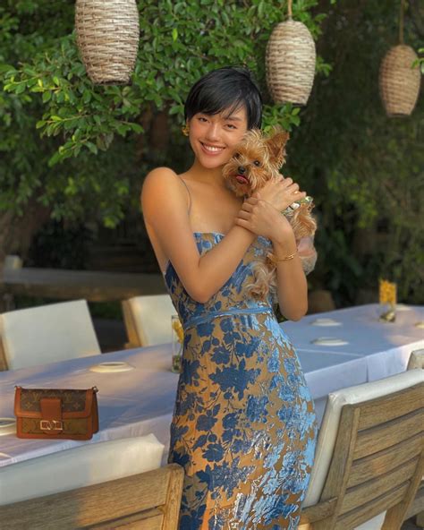 Loạt váy áo Zara xinh xẻo mà sao Việt diện hè này xem xong là biết ngay đâu là item hot hit