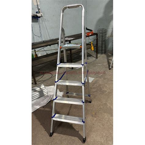 Aluminium Step Ladder Feature High Quality Easy To Use At Best