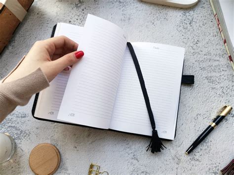 Кожаный черный ежедневник с цельным блоком модель Премиум — Именные ...