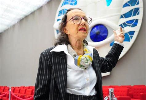 Morre aos 94 anos Marianne Peretti criadora dos vitrais de Brasília