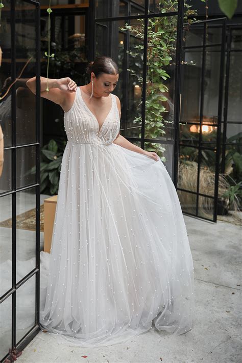 Allium Curvy Chic Bridal