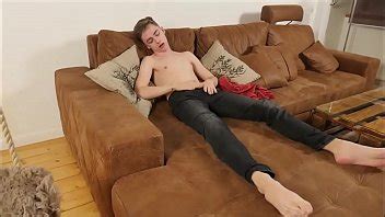 Jack flynn masturbándose su gran polla sin cortar XVIDEOS