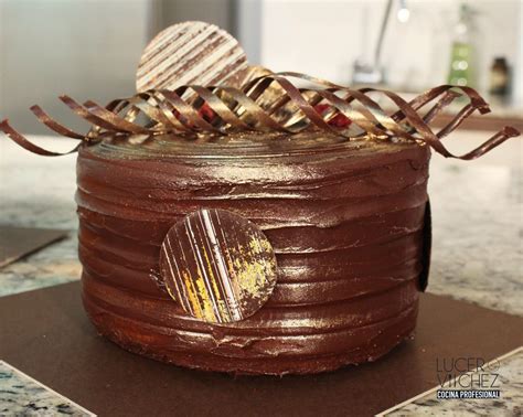 El Extraño Milicia Amasar Pastel Decorado Con Ganache De Chocolate Decimal Profesor Persona A Cargo