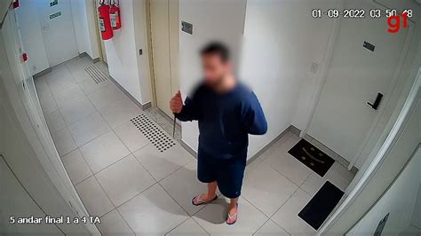 Vídeo Câmera registra vizinhos faca e garrafa na porta de