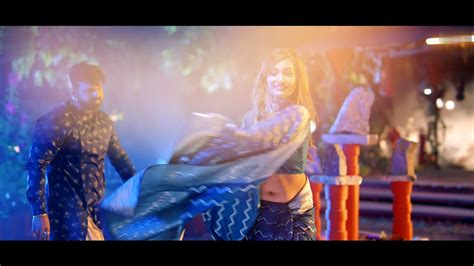 Shalini Hot Ever Yummy Sexy Shows Her Big Stomach Tummy Body Navel Hole Show In Heavy Silk Saree