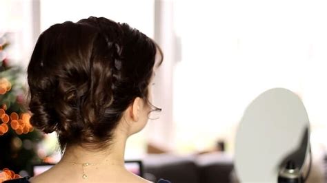 10 Steps to Create a Beautiful Braided Audrey Hepburn Hairstyle | Upstyle