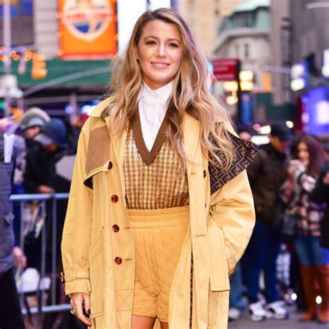 Blake Livelys Red Hot Dress Might Just Make Your Holiday List