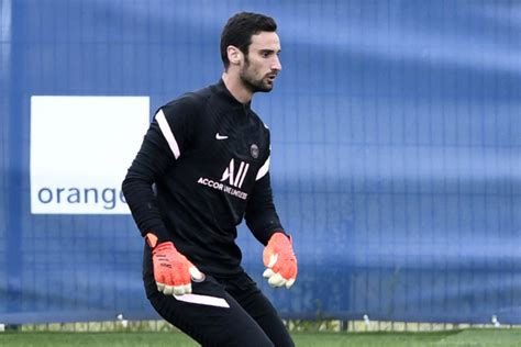 Nach Reitunfall Von PSG Keeper Sergio Rico Ehefrau Alba Silva Teilt