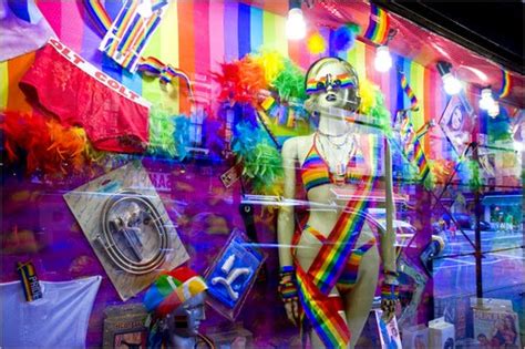 Se Acerca El Orgullo Gay Pasa El Mocho