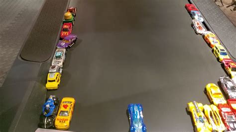 Vídeo Carrinhos Hot Wheels recriam corridas da Nascar
