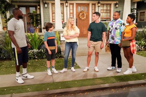 The Neighborhood On Cbs Cancelled Or Season Six Canceled Renewed