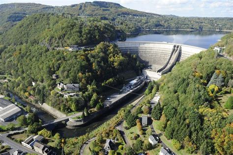 Barrage de Bort les Orgues aux confins du Cantal du Puy de Dôme et