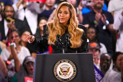 Kamala Harris Rallies with Beyoncé and Willie Nelson in Texas