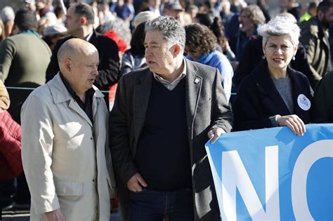 Miles De Personas Toman Las Calles De Santiago En Defensa De La Sanidad