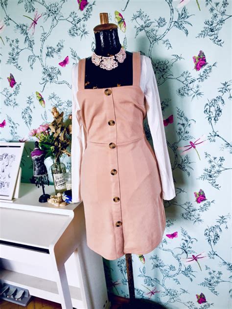 Móda a doplňky šaty dámské béžové Šatovka retro nude od ebek Fler cz