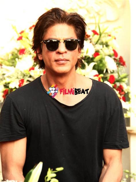 Shah Rukh Khan Celebrated His 49th Birthday At Mannat Photos - FilmiBeat