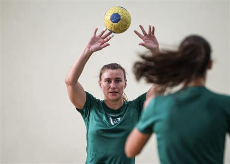 Seleção feminina de andebol derrotada na estreia de qualificação para o