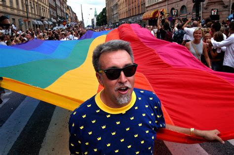 Gilbert Baker, Gay Activist Who Created the Rainbow Flag, Dies at 65 - The New York Times