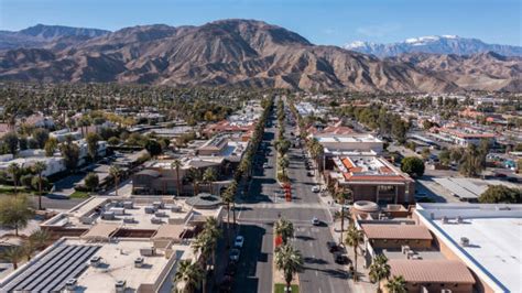 Living in Palm Desert: Benefits and Drawbacks