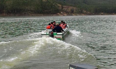 Boating at Munnar Lake | Veethi