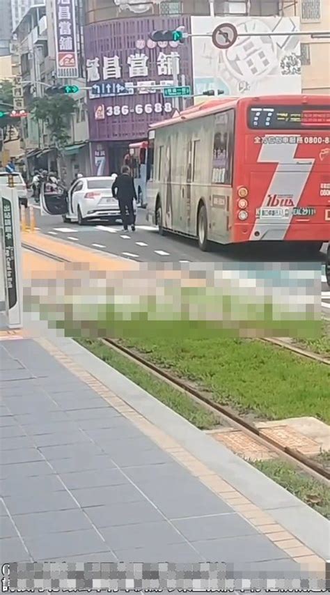 影／和公車行車糾紛 高雄西裝男任意停車罵司機6000元飛了 社會萬象 社會 聯合新聞網