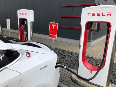 Teslas Ccs Supercharger Expansion Ramps With Dual Charge Stall