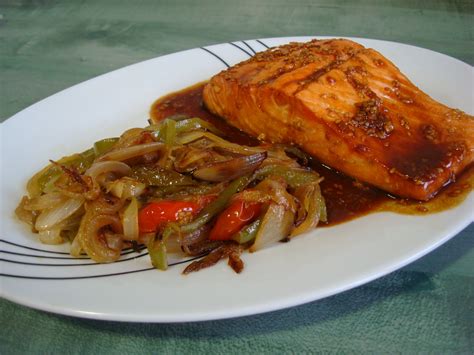 A LA MESA Y RICO Salmón al horno con soja y sésamo