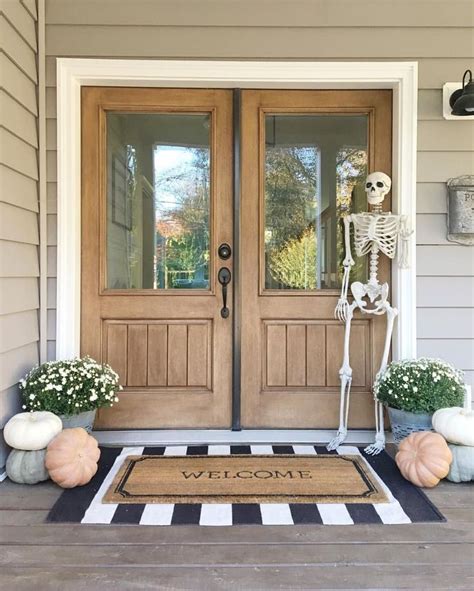 The Best Farmhouse Fall Decor Ideas For Front Doors Front Porch