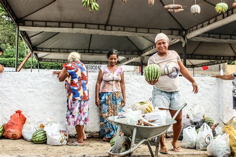 MST doa mais de três toneladas de alimentos em Atalaia MST