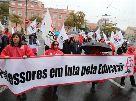 Milhares De Professores Na Manifesta O Dos Trabalhadores Da