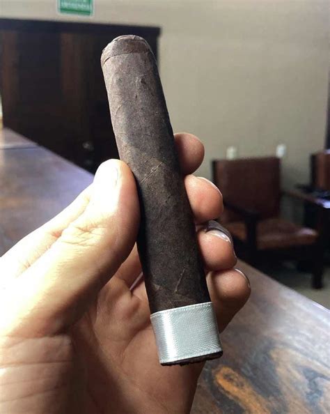 Viso Horny Cigar Coop