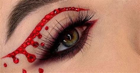 Easy Halloween Eye Makeup Looks To Recreate This Weekend That Are