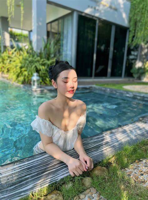 Hai người tình của Thanh Sơn cùng diện bikini ai nặng ký hơn ai