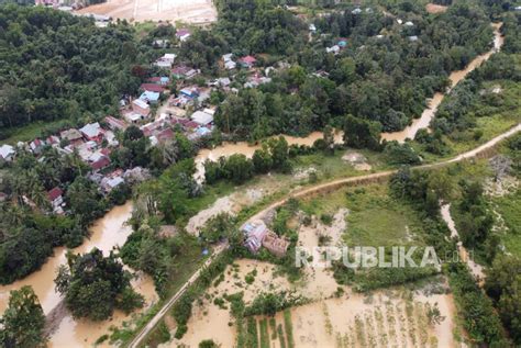 Banjir Di Kendari Akibat Meluapnya Sungai Wanggu Republika Online