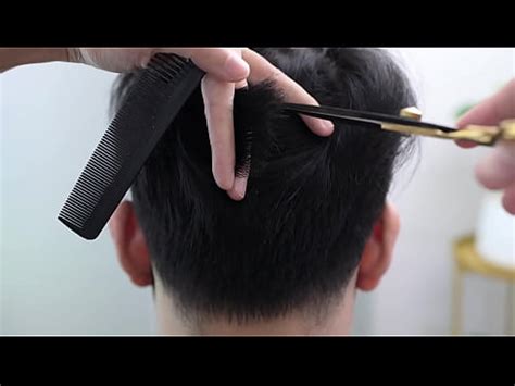 Une coiffeuse au gros cul excitée avec son client XVIDEOS