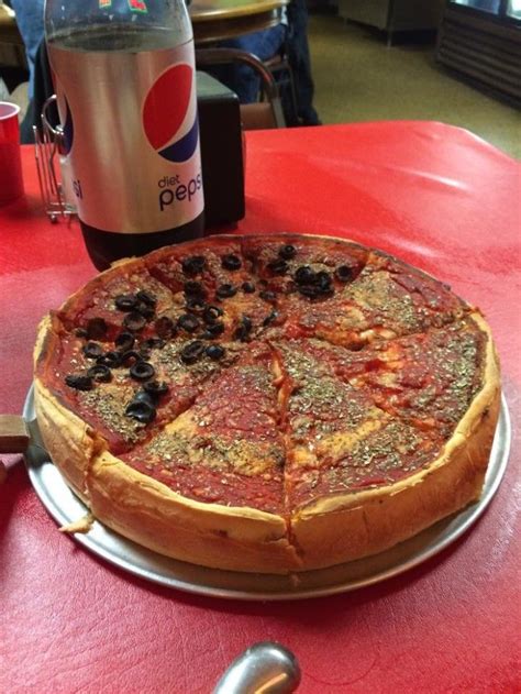 These 16 Pizza Places In Illinois Are So Good That Your Mouth May