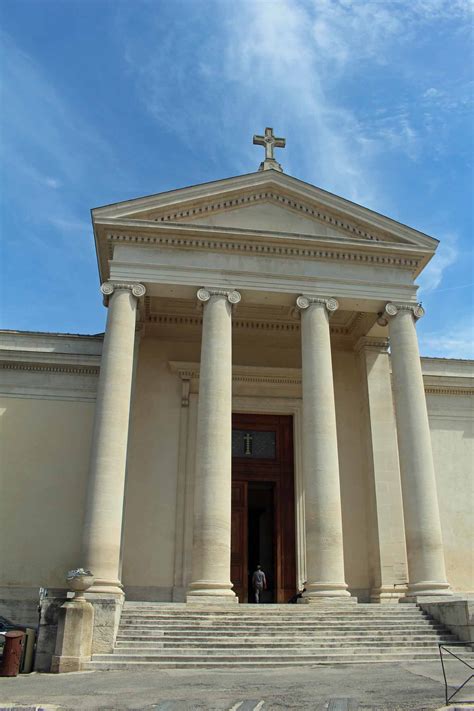 Saint Rémy de Provence collégiale St Martin